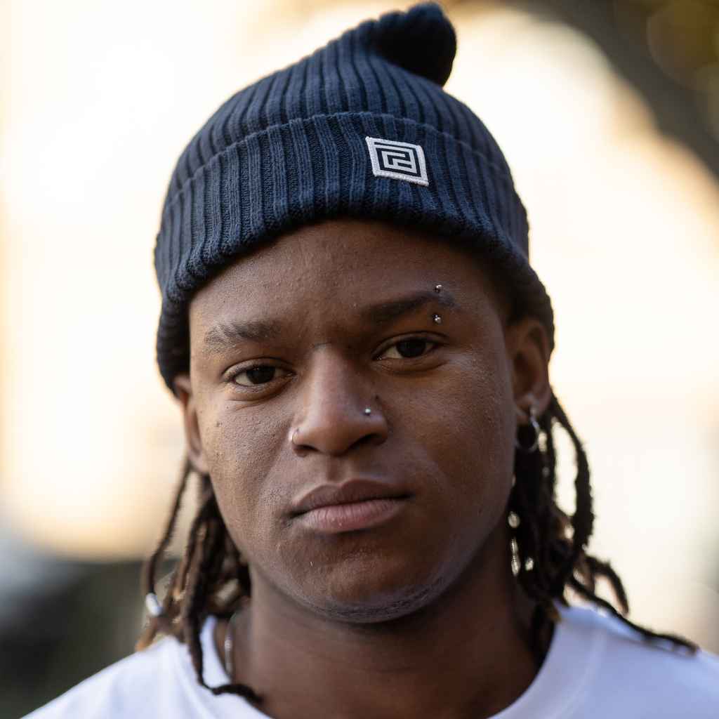 model wears paradaiza beanie