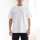 moodel wears paradaiza seek tee in white