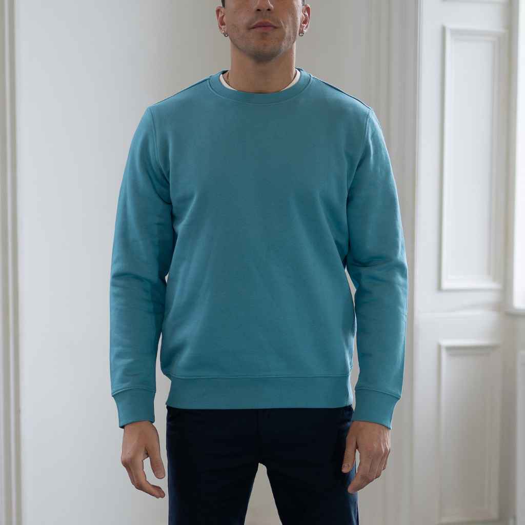 model wears paradaiza blue sweat