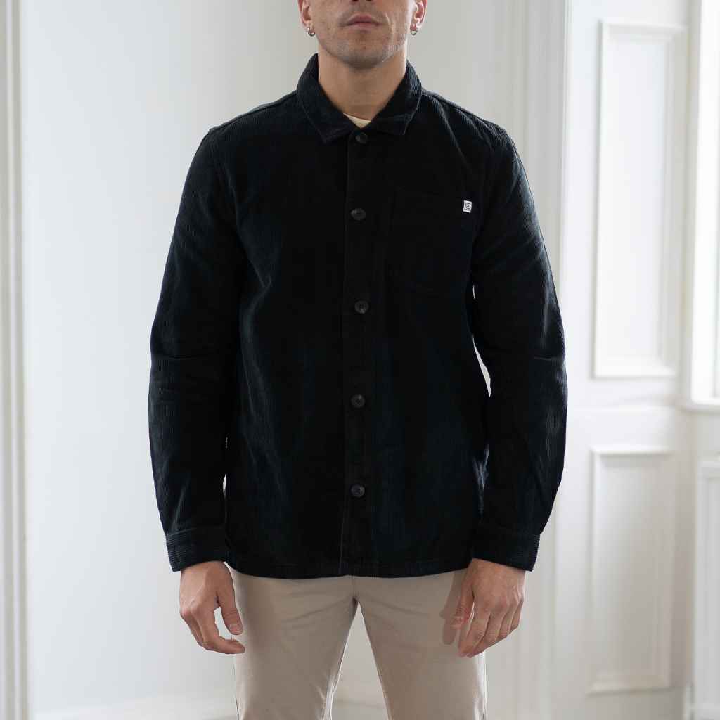 model wears paradaiza cord overshirt 