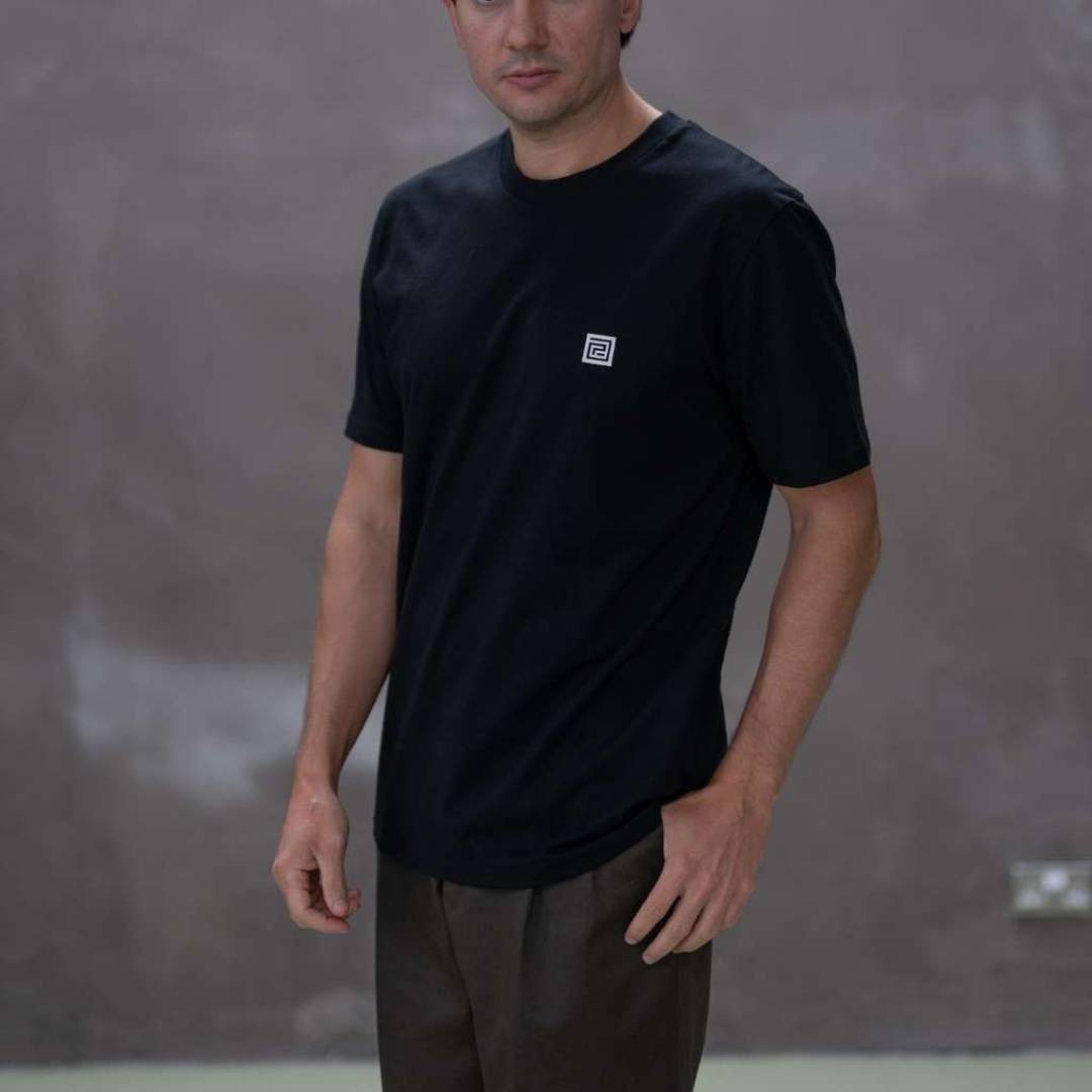 model wears paradaiza black tee 