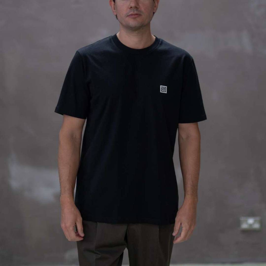 model wears paradaiza black tee 