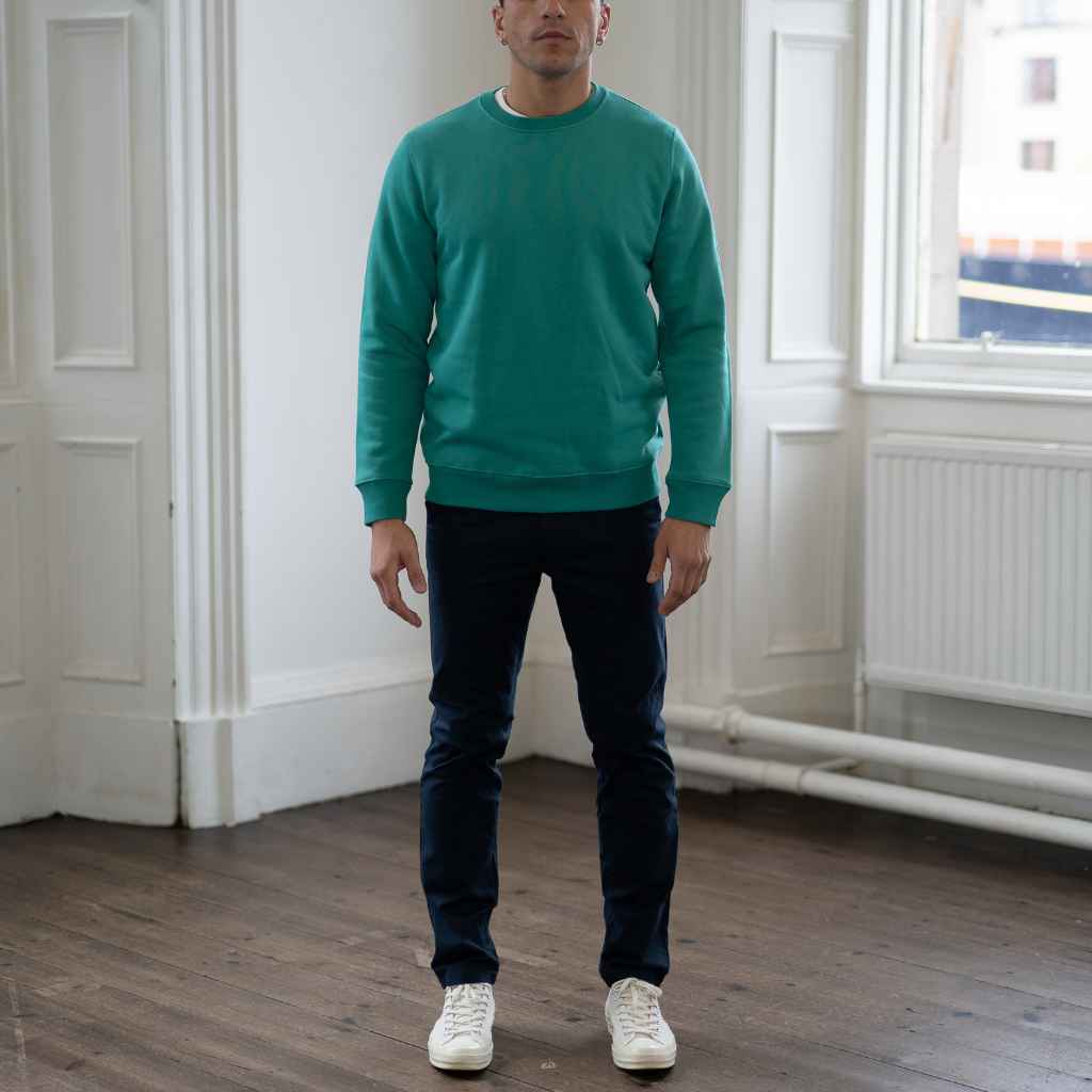 model wears paradaiza green sweat 