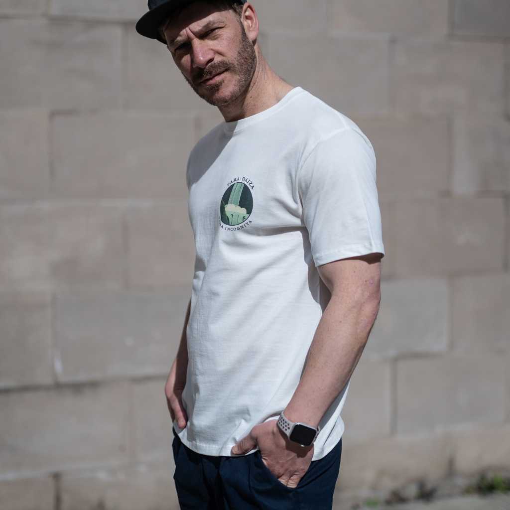 paradaiza graphic tee in white 