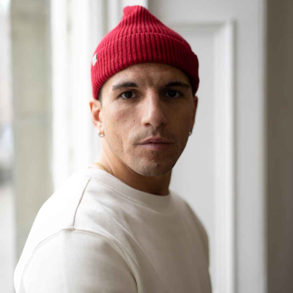 red paradaiza beanie 