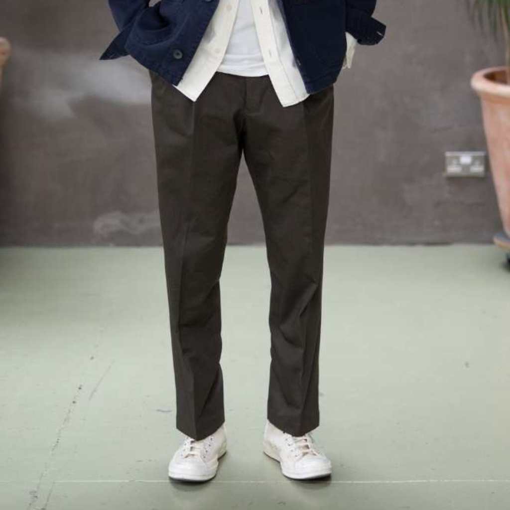 Person wearing paradaiza khaki chino pants