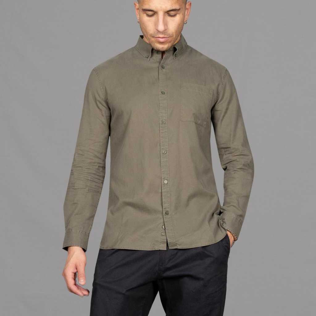 Front shape fitting Classic Shirt | Khaki by Paradaiza